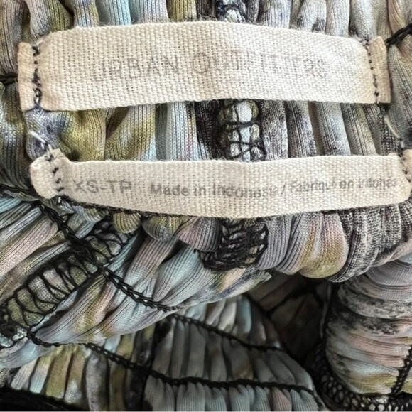 Urban Outfitter Patsy Smocked Velvet Floral Romper Size XS - Picture 10 of 13